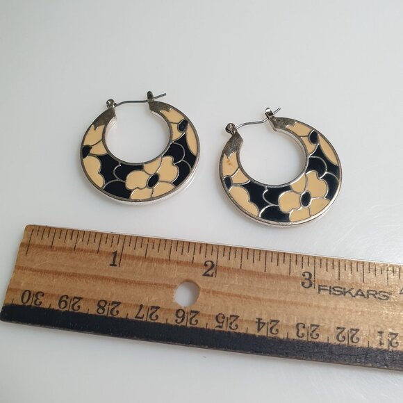 Floral Enamel Hoop Earrings Tan Black Silver Tone Vintage Retro Jewelry - Picture 2 of 5